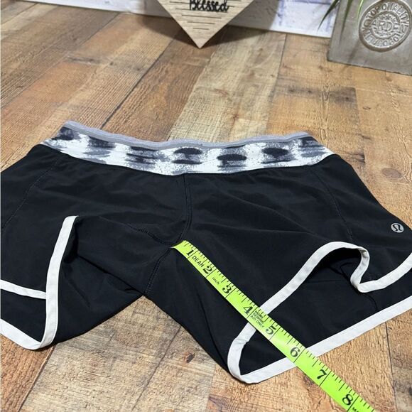 LULULEMON TURBO RUN SHORTS STRETCH BLACK/WHITE/SEASIDE DOT WHITE SIZE 4 - Picture 5 of 12